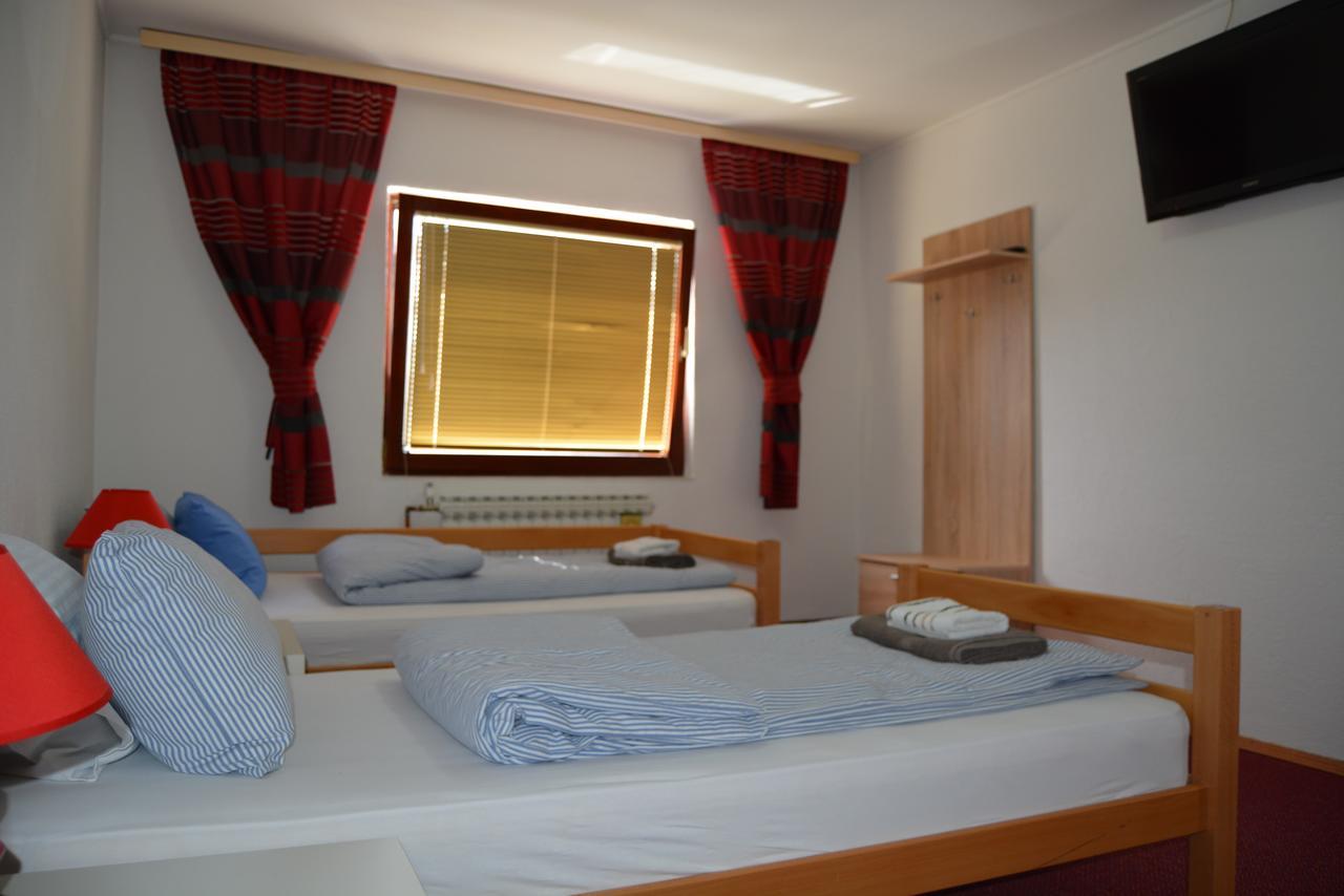 Hostel Denal Sarajevo Esterno foto